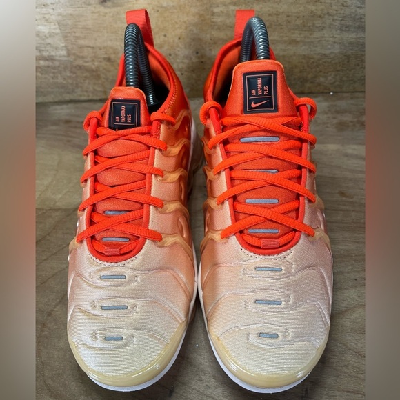 Nike Air VaporMax Plus Womens Size 6.5 Running Shoes Sneakers Guava Ice - Picture 3 of 12